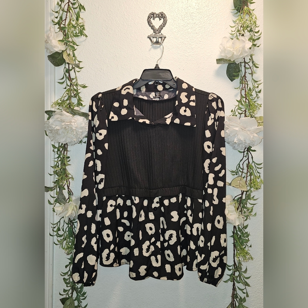 2XL Shein Curve black and cream long sleeved blouse